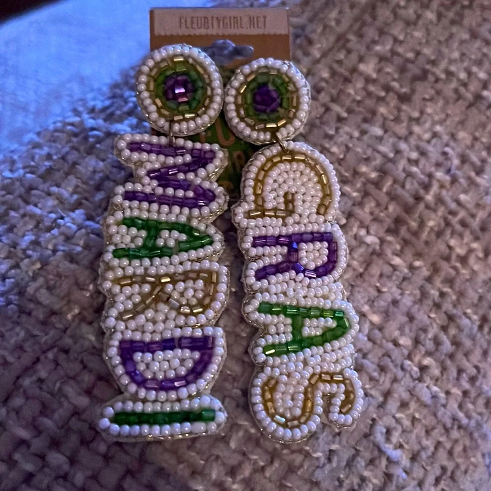 BNWT Mardi Gras Trendy Seed Bead Stud Earrings - Picture 1 of 2